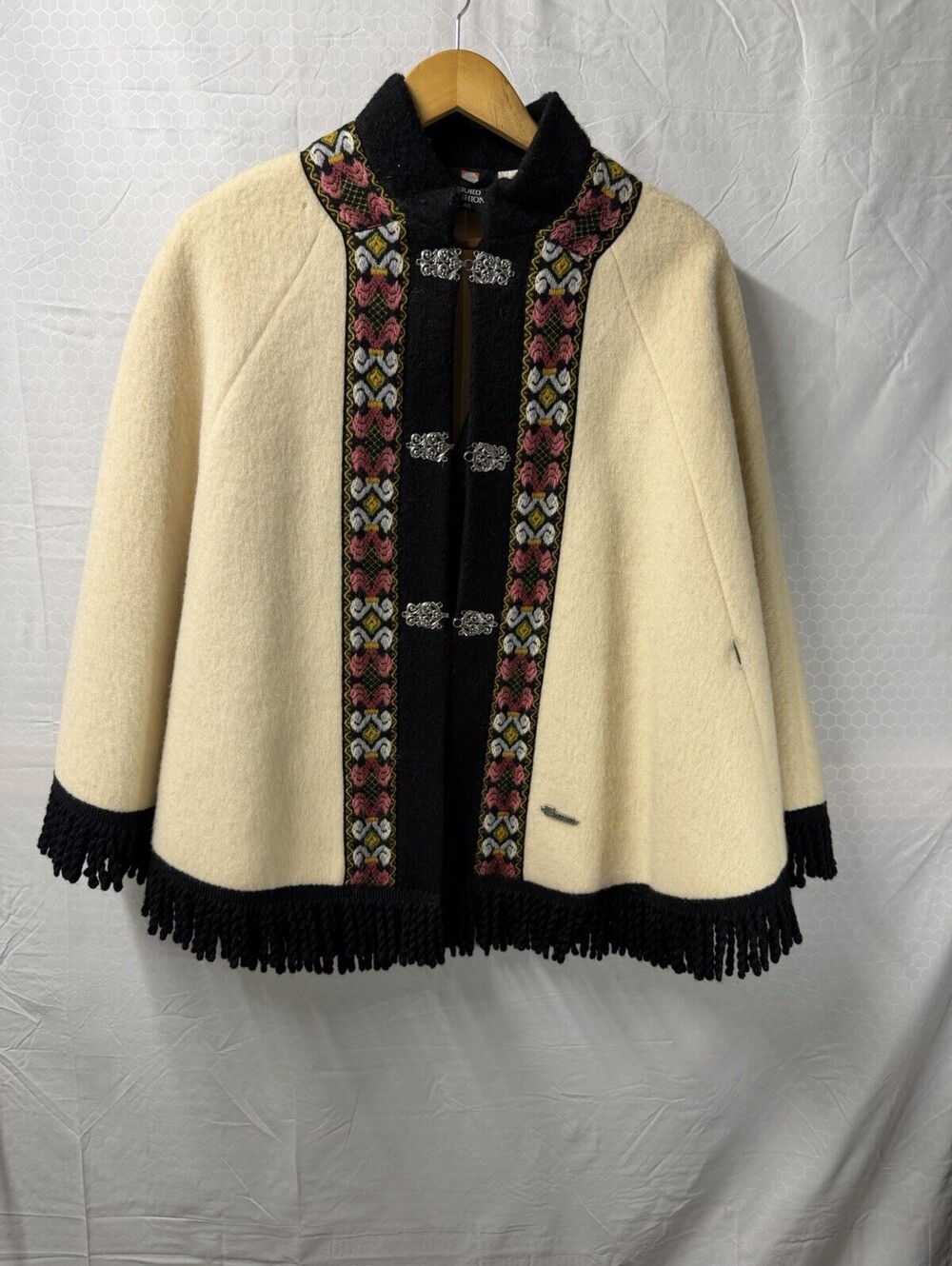Vintage Fjord Fashion Cape Womens 40 Lined Wool Norwegian Embroidered Tassle
